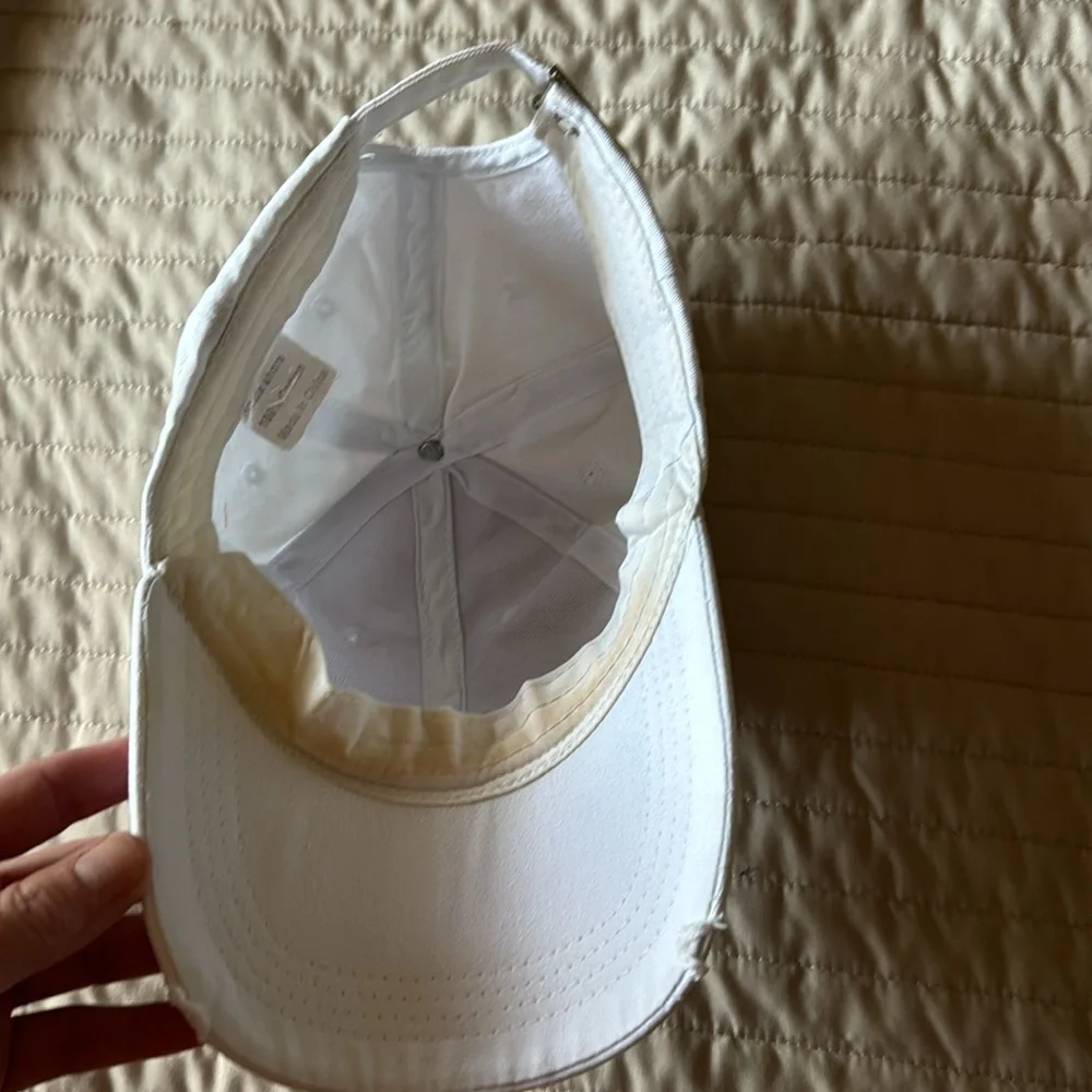Women’s white and black heart hat